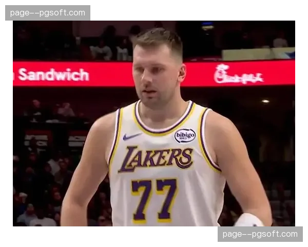 湖人第三节遭独行侠12-0攻击波，半场领先优势缩至1分