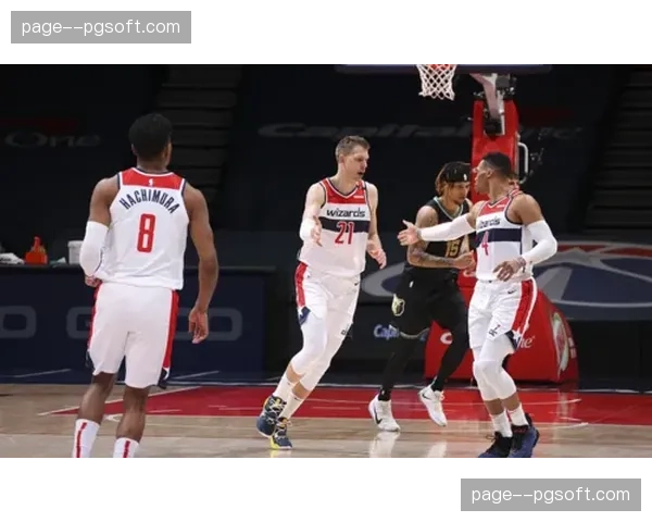 技术台失误导致比赛中断五分钟,双方教练组表达不满 技术台失误导致比赛中断五分钟,双方教练组表达不满